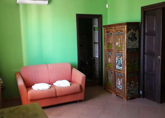 Palazzo Conforti Tree House Frühstückspension Marano Marchesato